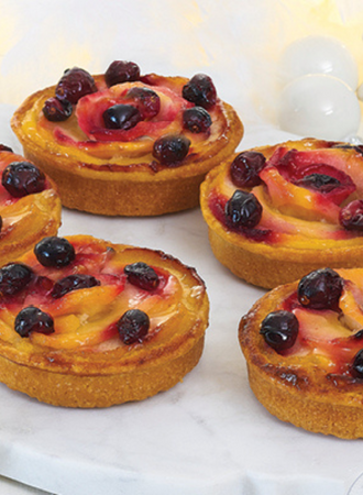 https://michelsbakerycafe.com/wp-content/uploads/sites/2/2022/11/tartelette-canneberges-330x450-1.png