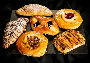 https://michelsbakerycafe.com/wp-content/uploads/sites/2/2023/02/assorted-pack-6.jpg